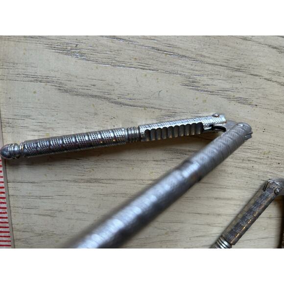 HMQ Trio Nut Crackers vintage Shell pebble hand held metal crab Nuts 1940s Lot 3 - Picture 7 of 8